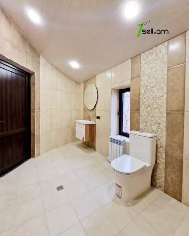 Երեք հարկանի քարե տուն Արաբկիրի 17-րդ փողոցում Արաբկիրում, 200 ք.մ., 3+ սանհանգույց