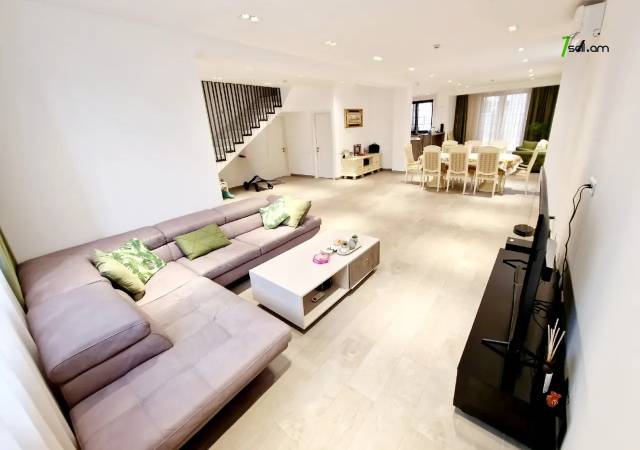 Երկու հարկանի քարե տուն, Վահագնի Թաղամաս Աջափնյակում, 700 ք.մ., 3+ սանհանգույց