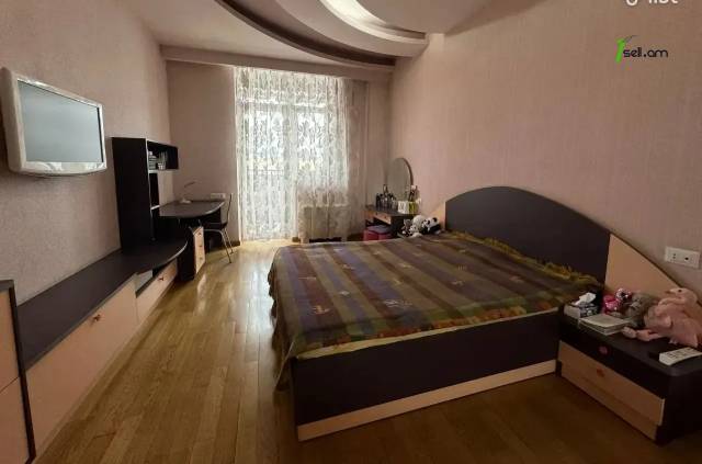 4 սենյականոց բնակարան նորակառույց շենքում Դերենիկ Դեմիրճյան փողոցում, 181 ք.մ., 4/11 հարկ