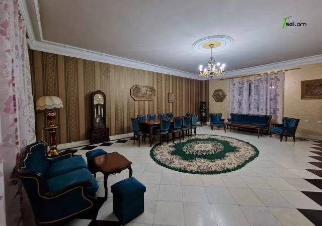 Երեք հարկանի քարե տուն Պարոնյան փողոցում կենտրոնում, 550 քմ, 3+ սանհանգույց, եվրովերանորոգված