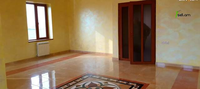 Երկու հարկանի քարե տուն Էրեբունիում, 550 ք.մ., 2 սանհանգույց, եվրովերանորոգված