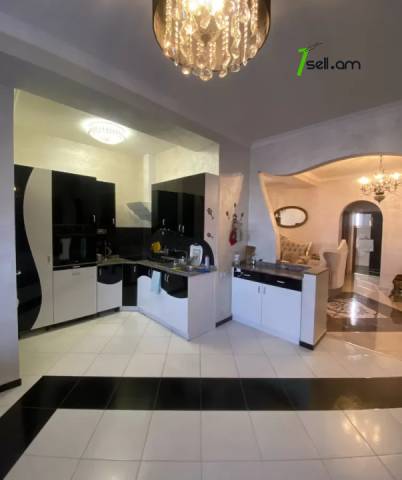 Երկու հարկանի քարե տուն Նոր Նորքում, 800 ք.մ., 3+ սանհանգույց, եվրովերանորոգված