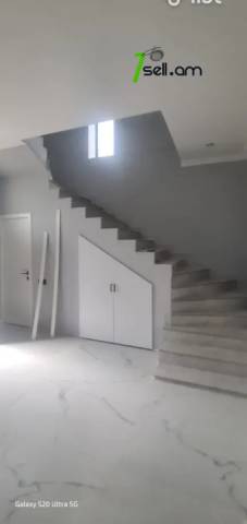 Երկու հարկանի տուն Առինջ 21-րդ փողոցում Առինջում, 12 քմ, 2 սանհանգույց, մասնակի վերանորոգում