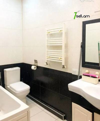 3 սենյականոց բնակարան նորակառույց շենքում Նիկողայոս Ադոնցի փողոցում, 84 ք.մ., բարձր առաստաղներ