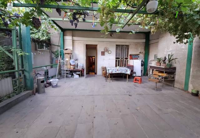 4 սենյականոց բնակարան Զարոբյան փողոցում, 162 ք.մ., նախավերջին հարկ, քարե շենք