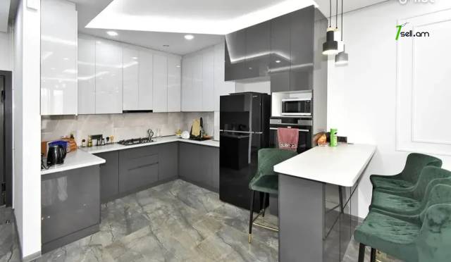 4 սենյականոց բնակարան նորակառույց շենքում Էրեբունու փողոցում, 118 ք.մ., 13/16 հարկ, 2 սանհանգույց