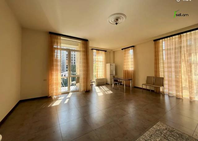 Ընդարձակ 4 սենյականոց բնակարան նորակառույց շենքում Արամի փողոցում, 255 ք.մ., 3+ սանհանգույց