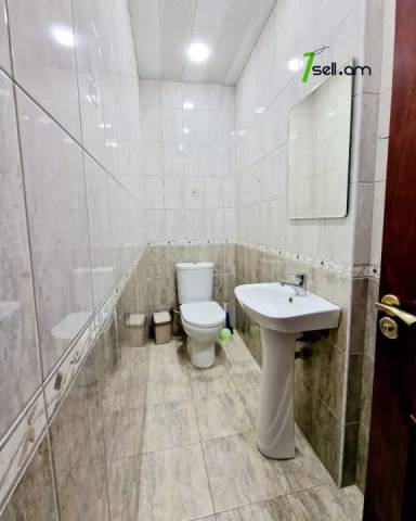 3 սենյականոց բնակարան նորակառույց շենքում Ամիրյան փողոցում, 125 ք.մ., 7/13 հարկ, 2 սանհանգույց