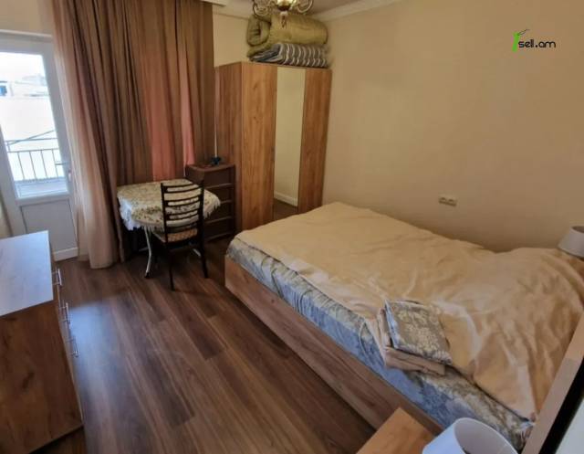 4 սենյականոց բնակարան Նիկոլ Դումանի փողոցում, 130 ք.մ., 4/14 հարկ, կապիտալ վերանորոգված