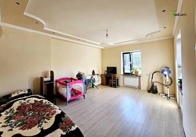 Երկու հարկանի քարե տուն, Դավթաշեն 2-րդ թաղամաս Դավիթաշենում, 290 ք.մ., 2 սանհանգույց