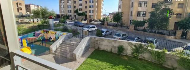 2 սենյականոց բնակարան նորակառույց շենքում Վերին Անտառային փողոցում, 70 ք.մ., բարձր առաստաղներ