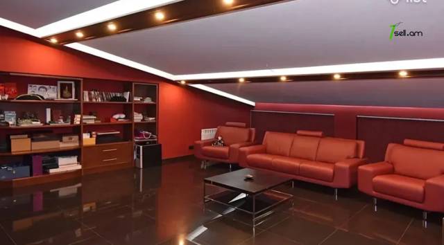 Երեք հարկանի տուն Աբովյան փողոցում Ավանում, 1250 ք.մ., 3+ սանհանգույց, եվրովերանորոգված