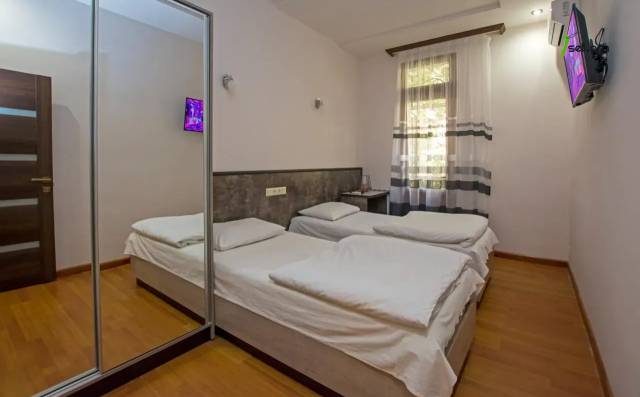 4 սենյականոց բնակարան Հանրապետության փողոցում, 82 քմ, նախավերջին հարկ, 3+ սանհանգույց