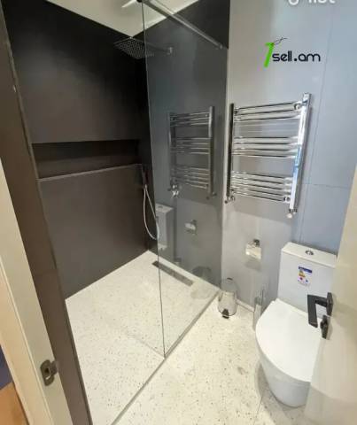 3 սենյականոց բնակարան նորակառույց շենքում Կոմիտասի պողոտայում, 55 ք.մ., 10/15 հարկ, բարձր առաստաղներ