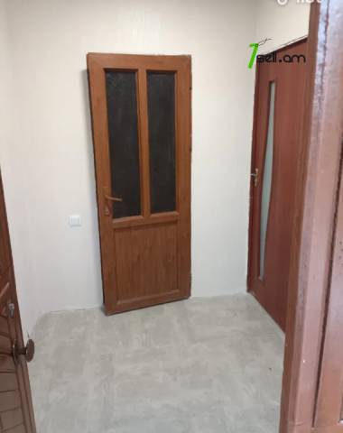 Մեկ հարկանի քարե տուն Սարի Թաղ 6-րդ փողոցում Էրեբունիում, 45 քմ, եվրովերանորոգված