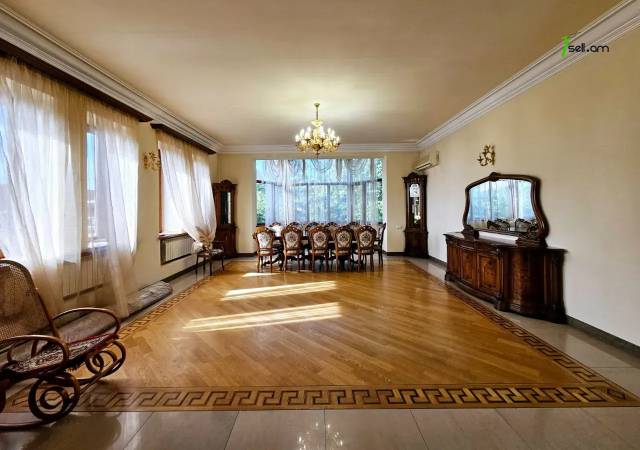 Երեք հարկանի քարե տուն Բարբյուսի փողոցում Արաբկիրում, 1060 ք.մ., 3+ սանհանգույց