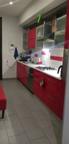3 սենյականոց բնակարան Աբովյան փողոցում, 86 ք.մ., նախավերջին հարկ, բարձր առաստաղներ