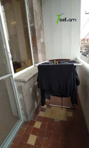 2 սենյականոց բնակարան Կիևյան փողոցում, 54 ք.մ., 2/5 հարկ, կապիտալ վերանորոգված, քարե շենք