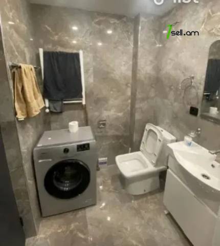 3 սենյականոց բնակարան Սունդուկյան փողոցում, 80 ք.մ., նախավերջին հարկ, մի քանի պատշգամբ