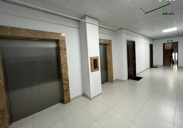 3 սենյականոց բնակարան նորակառույց շենքում Գրիբոյեդով փողոցում, 70 ք.մ., բարձր առաստաղներ, 12/16 հարկ