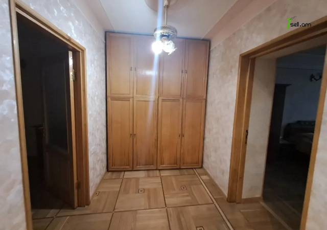 3 սենյականոց բնակարան Նալբանդյան փողոցում, 100 ք.մ., 2 սանհանգույց, բարձր առաստաղներ, 3/5 հարկ