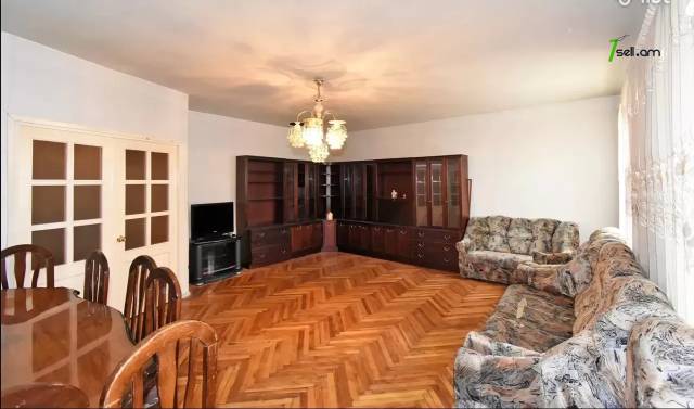 4 սենյականոց բնակարան Ավետիս Ահարոնյանի փողոցում, 100 ք.մ., եվրովերանորոգված, քարե շենք