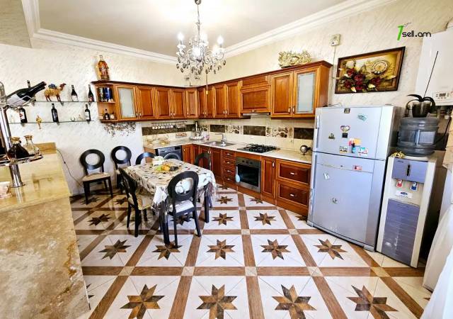 Երկու հարկանի քարե տուն Կուրղինյան փողոցում Մալաթիա Սեբաստիայում, 900 ք.մ., 2 սանհանգույց