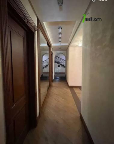 Երեք հարկանի տուն Արաբկիր 51-րդ փողոցում Արաբկիրում, 580 ք.մ., 3+ սանհանգույց