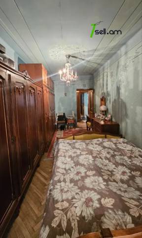 2 սենյականոց բնակարան Կուրղինյան փողոցում, 65 ք.մ., 2/5 հարկ, մասնակի վերանորոգում, քարե շենք