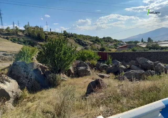 Հողատարածք հասարակական շինությունների համար Օղակային փողոցում Ալափարսում, 10,000 ք.մ.
