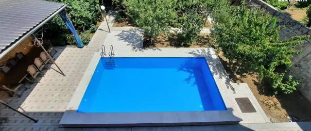 Երկու հարկանի քարե տուն Դավիթ Բեկի փողոցում Էրեբունիում, 530 ք.մ., 2 սանհանգույց