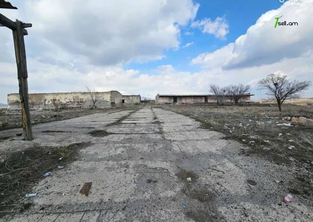 Հողատարածք ընդհանուր օգտագործման Եղվարդում, 18,300 ք.մ.