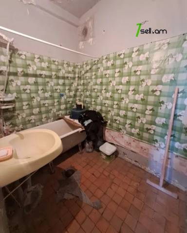 3 սենյականոց բնակարան, Marshal Baghramyan Ave, 97 ք.մ., մի քանի պատշգամբ, 2/9 հարկ