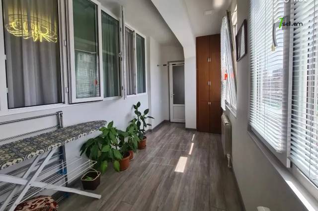 3 սենյականոց բնակարան, Դավթաշեն 4-րդ թաղամաս, 75 քմ, 6/9 հարկ, մի քանի պատշգամբ