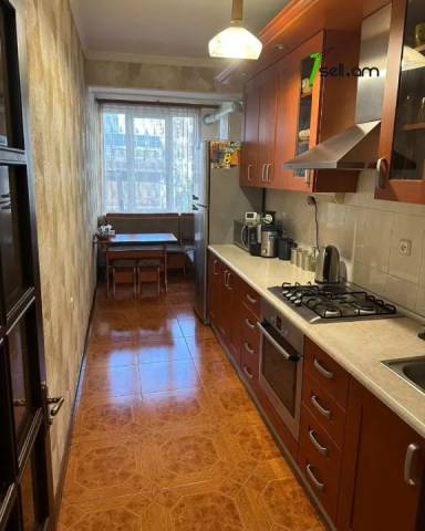 4 սենյականոց բնակարան Մամիկոնյանց փողոցում, 94 ք.մ., նախավերջին հարկ, կապիտալ վերանորոգված