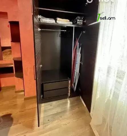 2 սենյականոց բնակարան Մոսկովյան փողոցում, 45 ք.մ., բարձր առաստաղներ, դիզայներական ոճով վերանորոգված