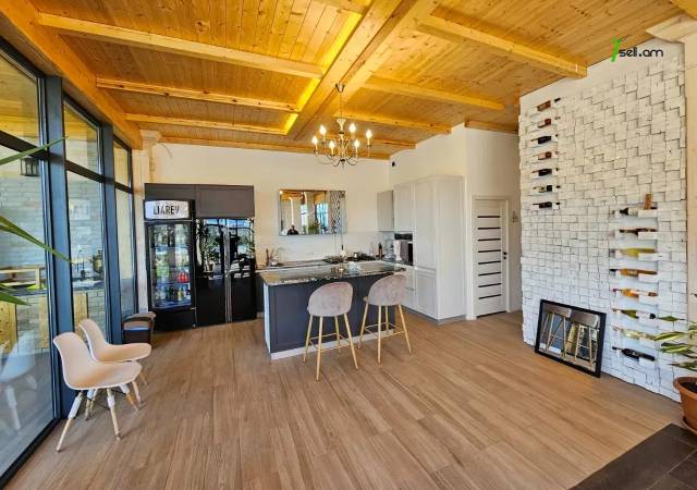 Երկու հարկանի տուն Ամառանոցային փողոցում Ձորաղբյուրում, 2600 ք.մ., 3+ սանհանգույց