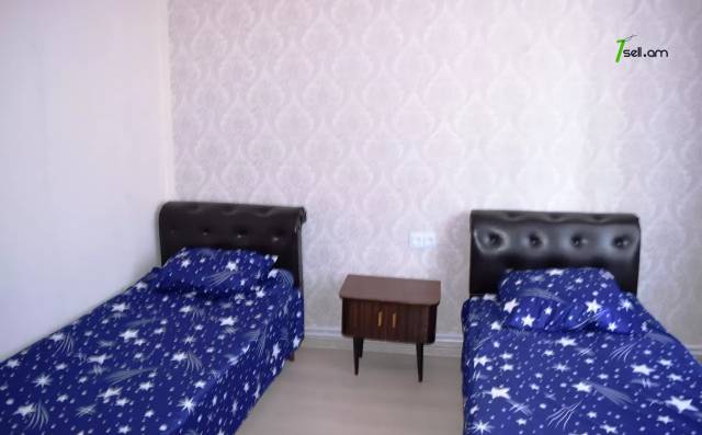 4 սենյականոց բնակարան Ռուսթավելի փողոցում, 100 ք.մ., 2/2 հարկ, 2 սանհանգույց, կապիտալ վերանորոգված