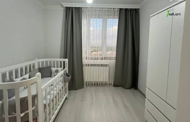 3 սենյականոց բնակարան Շահումյանի 1-ին փողոցում, 60 քմ, եվրովերանորոգված, քարե շենք