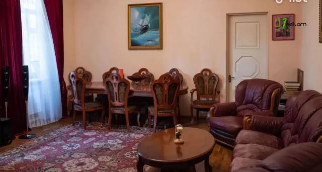 3 սենյականոց բնակարան Ազատության պողոտայում, 120 քմ, 1/5 հարկ, բարձր առաստաղներ