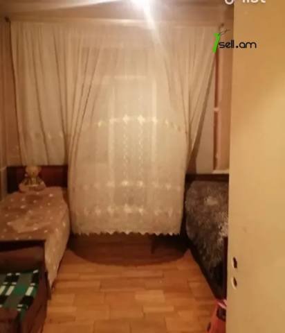 3 սենյականոց բնակարան Չեխովի փողոցում, 88 ք.մ., մի քանի պատշգամբ, կոսմետիկ վերանորոգում, քարե շենք