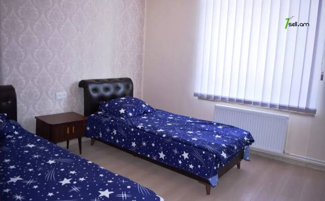 4 սենյականոց բնակարան Ռուսթավելի փողոցում, 100 ք.մ., 2/2 հարկ, 2 սանհանգույց, կապիտալ վերանորոգված