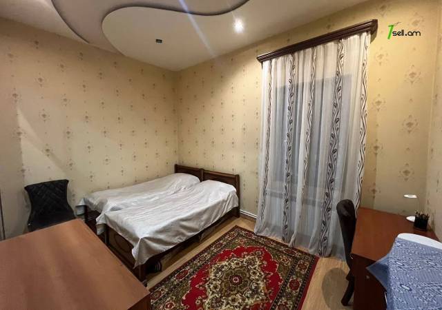 3 սենյականոց բնակարան Մոսկովյան փողոցում, 85 ք.մ., բարձր առաստաղներ, կապիտալ վերանորոգված, քարե շենք