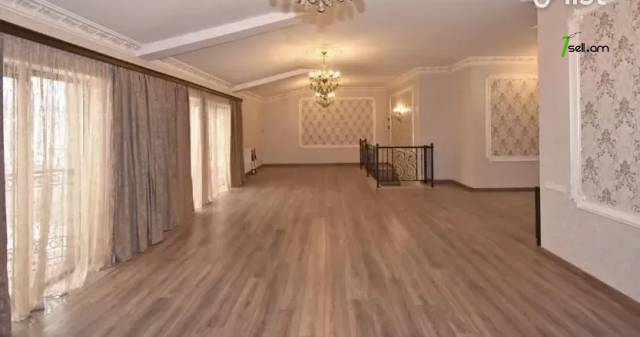 Երկու հարկանի քարե տուն Քաջազնունի փողոցում կենտրոնում, 600 ք.մ., 3+ սանհանգույց