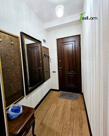 3 սենյականոց բնակարան Սայաթ-Նովայի պողոտայում, 75 ք.մ., 4/10 հարկ, կապիտալ վերանորոգված