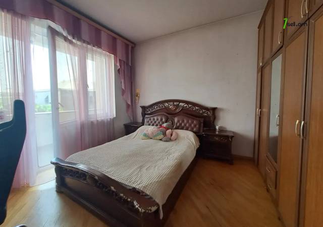 Երեք հարկանի քարե տուն Դավիթ Բեկի փողոցում Էրեբունիում, 900 ք.մ., 2 սանհանգույց