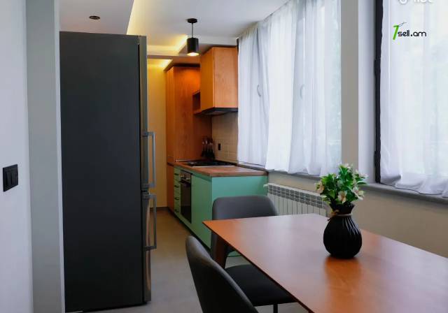 3 սենյականոց բնակարան Դավիթ Անհաղթի փողոցում, 76 ք.մ., 2/4 հարկ, դիզայներական ոճով վերանորոգված