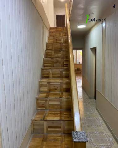 Երկու հարկանի քարե տուն Դավիթ Բեկի փողոցում Էրեբունիում, 200 ք.մ., եվրովերանորոգված