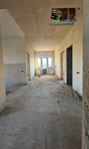 Երեք հարկանի քարե տուն Խաչատուր Աբովյանի 21-րդ փողոցում Առինջում, 1360 ք.մ., 3+ սանհանգույց