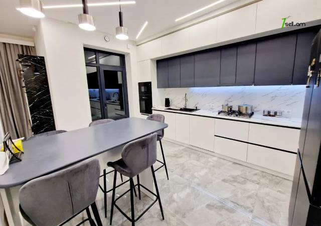 Երեք հարկանի թաունհաուզ, Դուրյան թաղամաս Ավանում, 330 ք.մ., 3+ սանհանգույց